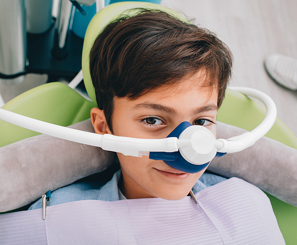 Child wearing mask to receive laughing gas